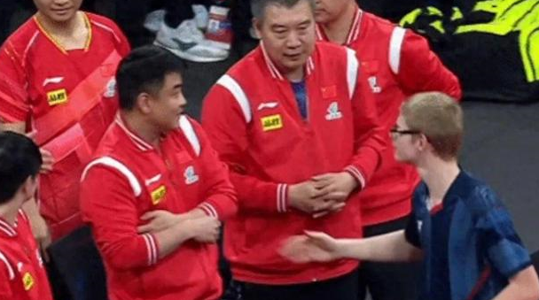 德国队轻取波兰队，马龙统治全场