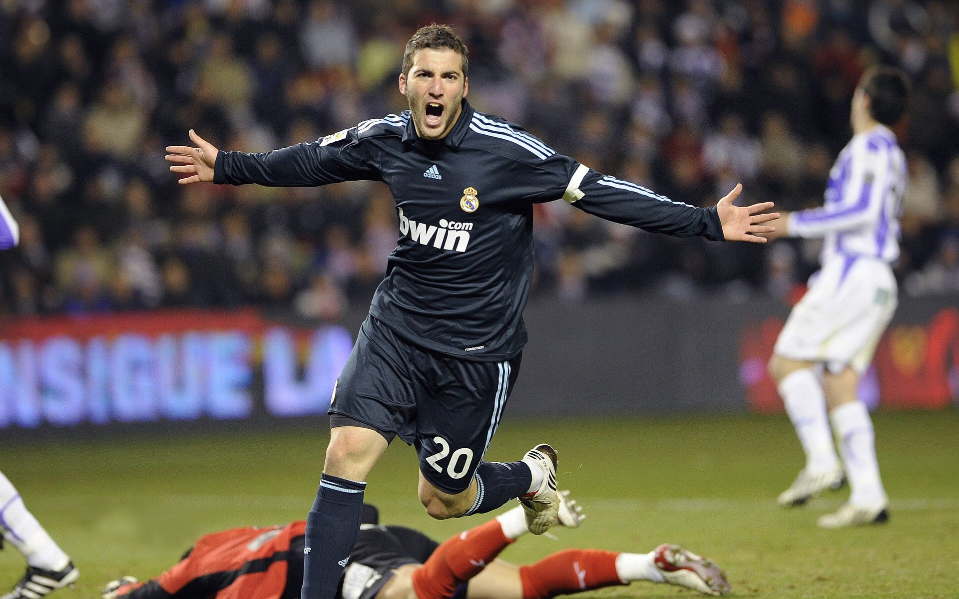 乌克兰强势拿下瑞士,萨内全程高能输出,诠释足球场上的唯一性