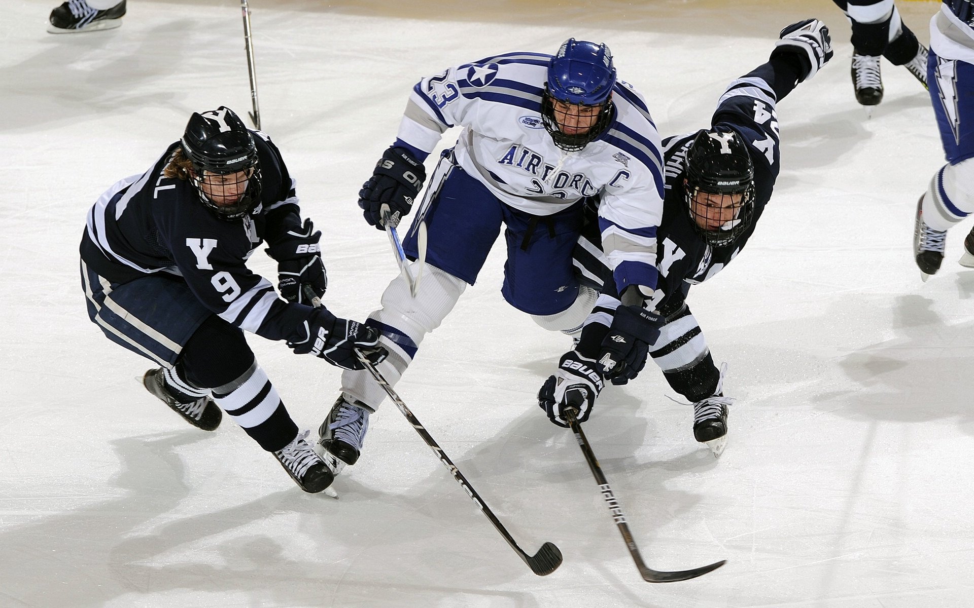 赛道与球场，决胜时刻的孤独领跑者